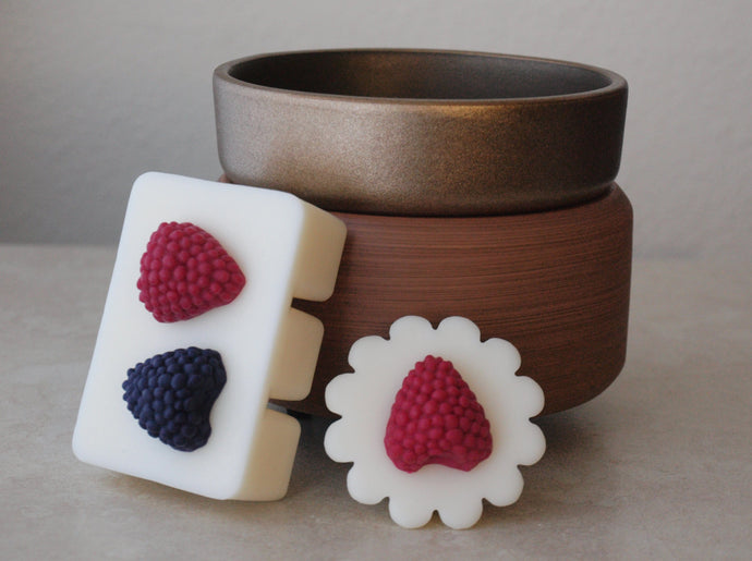 Berries and Cream scented soy wax melts. White wax adorned with wax raspberries and blackberries. Melts available in tarts and clamshell bricks.